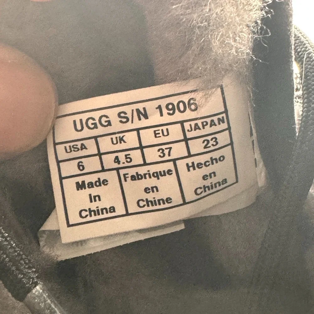 UGG Adirondack II Black Leather Waterproof Winter Snow Boots Vibram 1906 Women 6